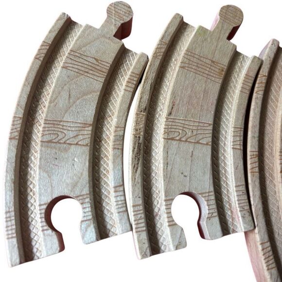 Thomas & Friends Lot Of 12 4” Curved Train Track Pieces - Picture 2 of 5
